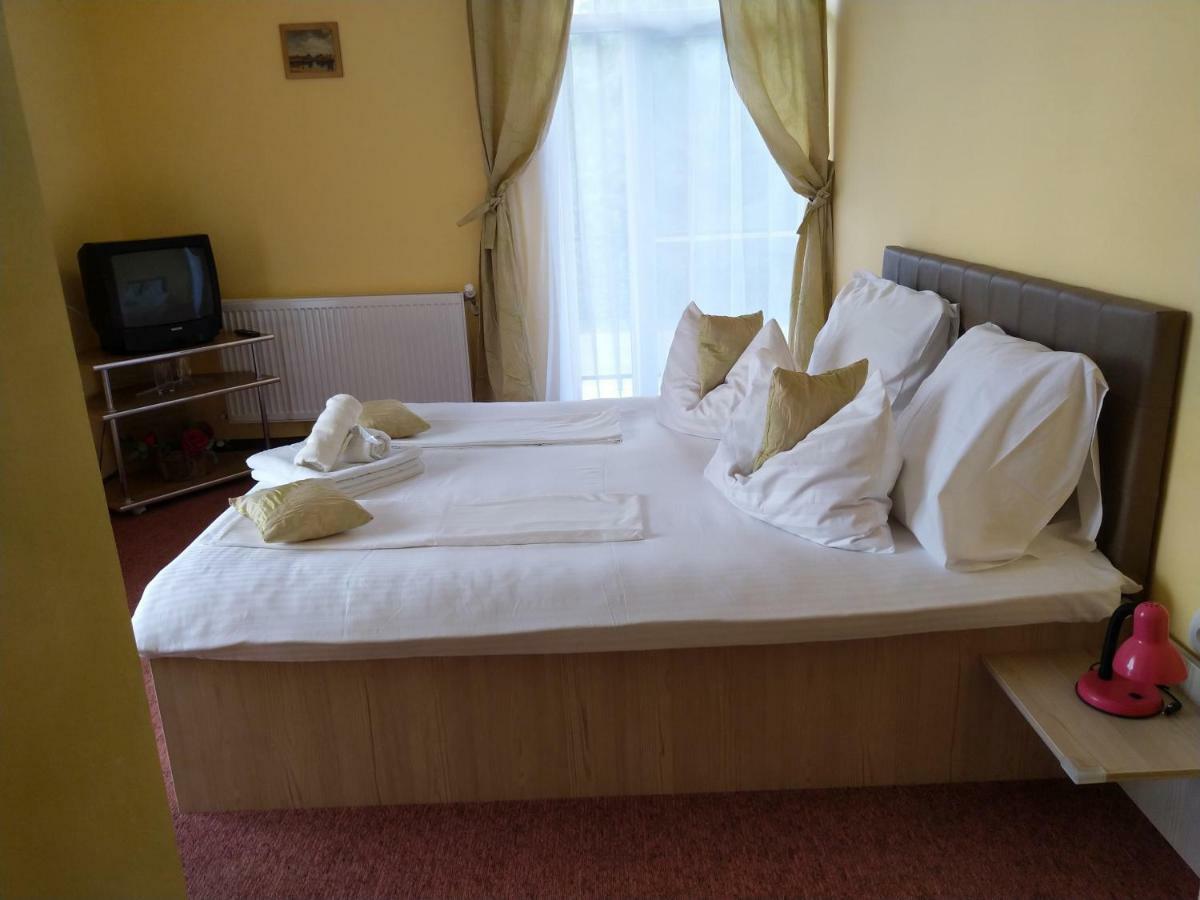 Hotel Casa Crina à Baile 1 Mai Extérieur photo