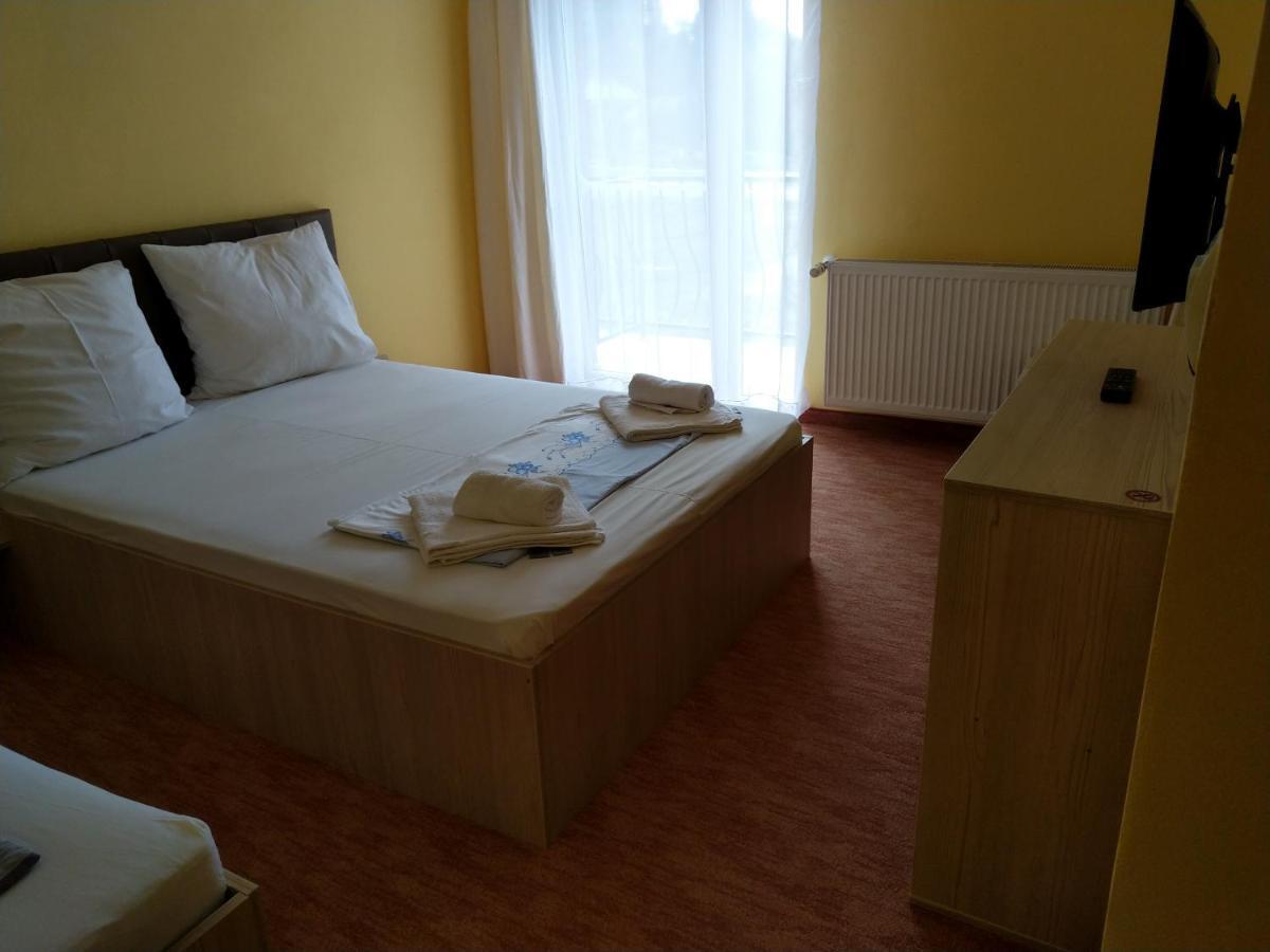 Hotel Casa Crina à Baile 1 Mai Extérieur photo